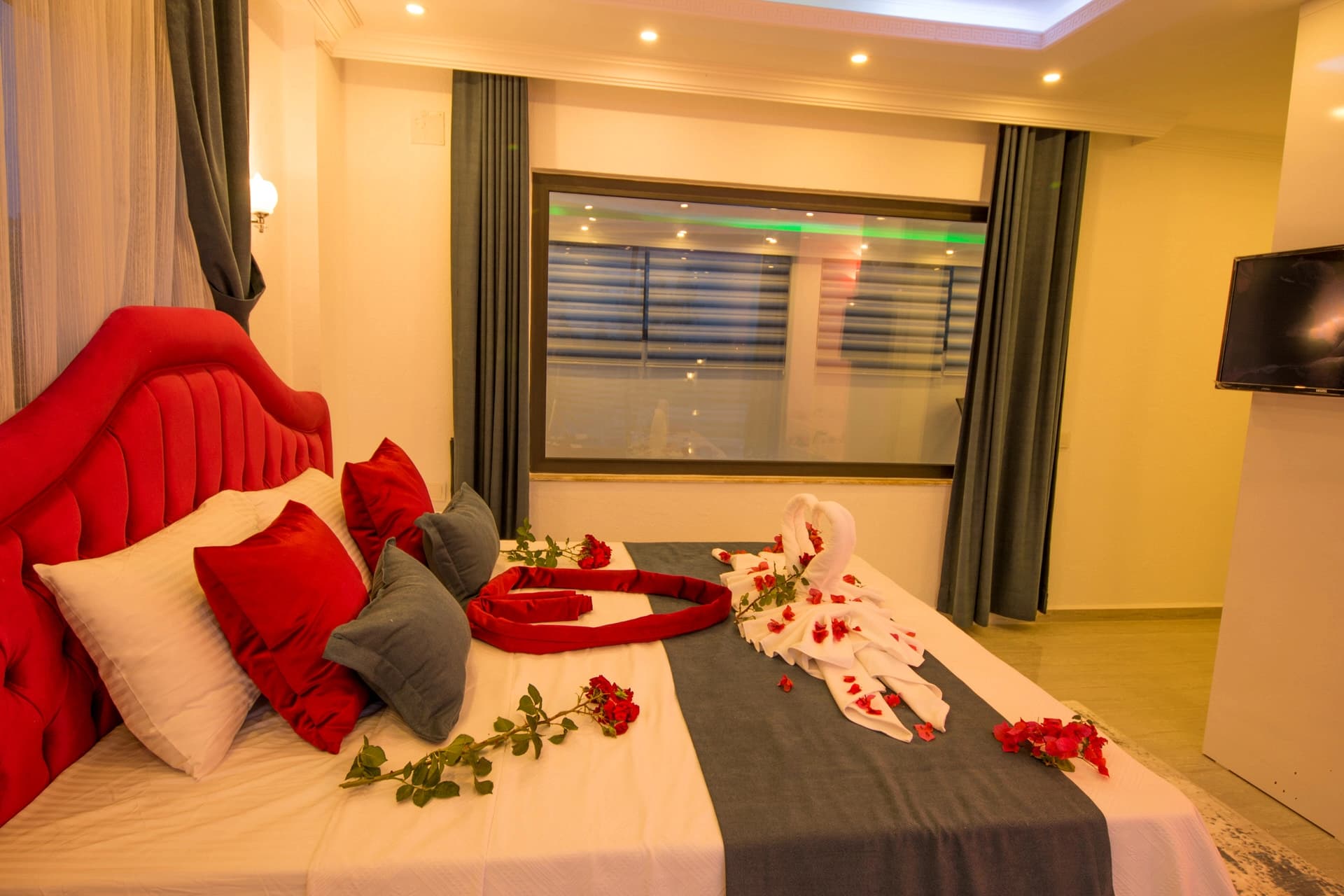 Villa Nar Çiçeği Korunaklı Havuz 83