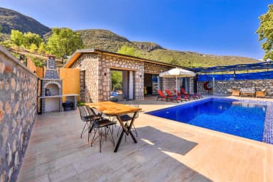 Villa Azra Naz Korunaklı Havuz 31