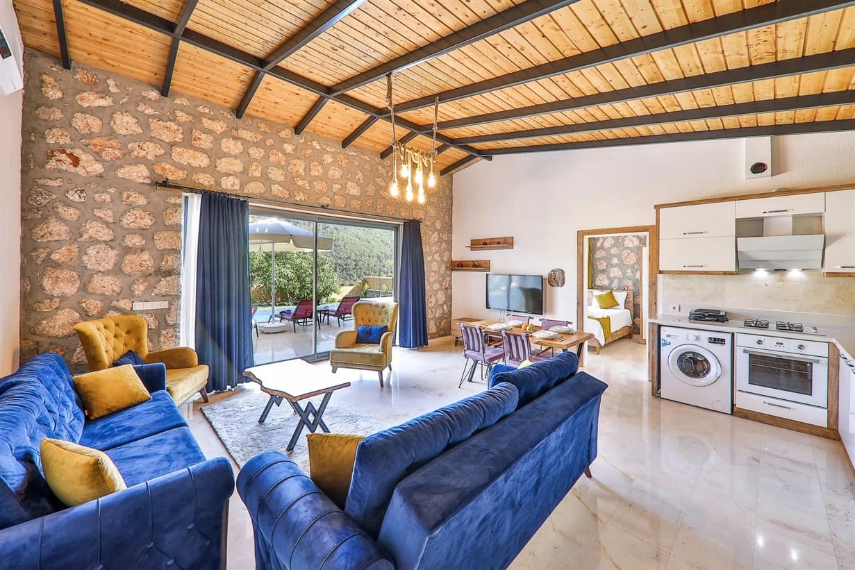 Villa Azra Naz Korunaklı Havuz 95