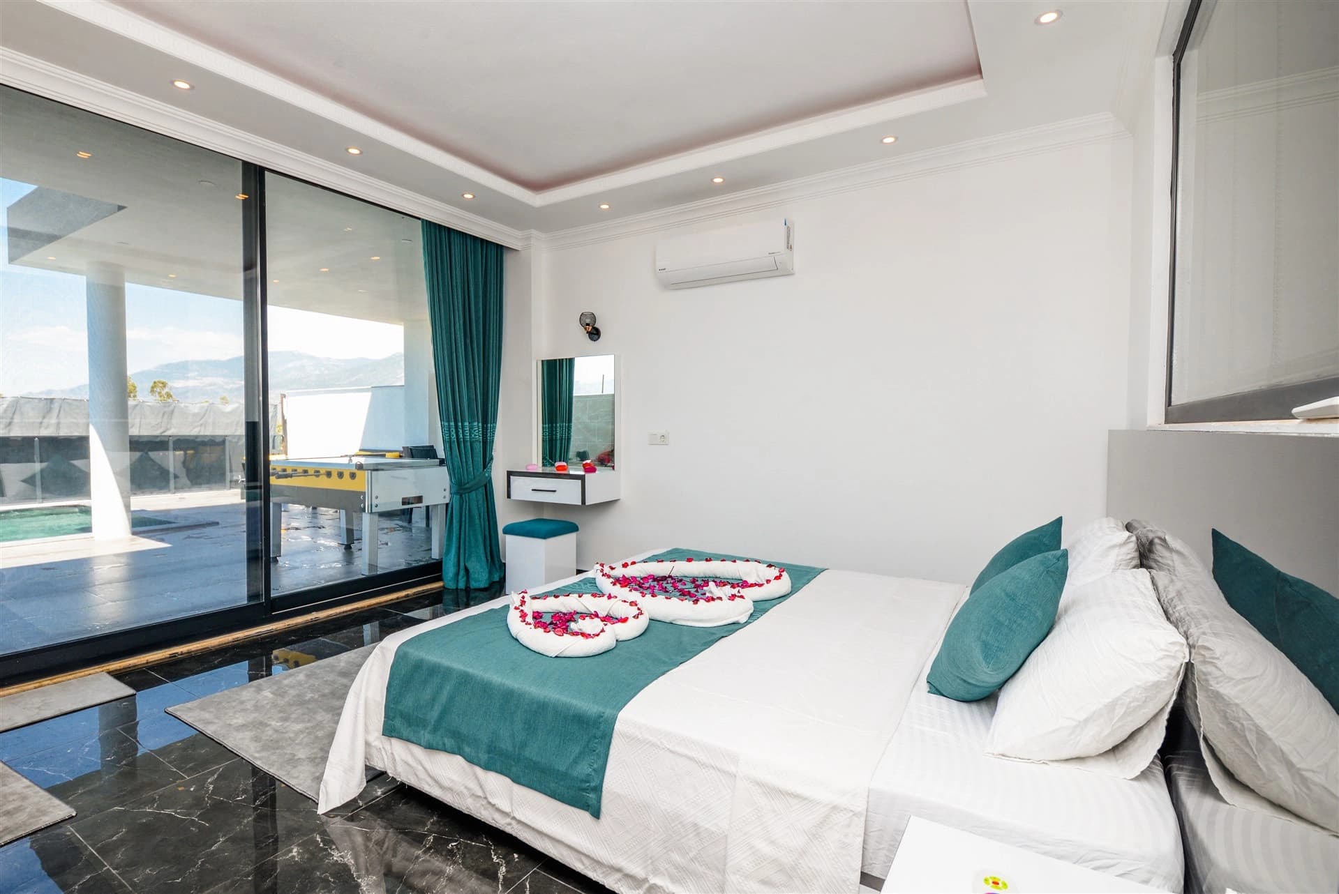 Villa Nar Tanesi Korunaklı Havuz 55