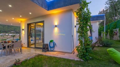 Villa Poruk Çiçeği Korunaklı Havuz 77