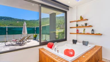 Villa Poruk Çiçeği Korunaklı Havuz 45