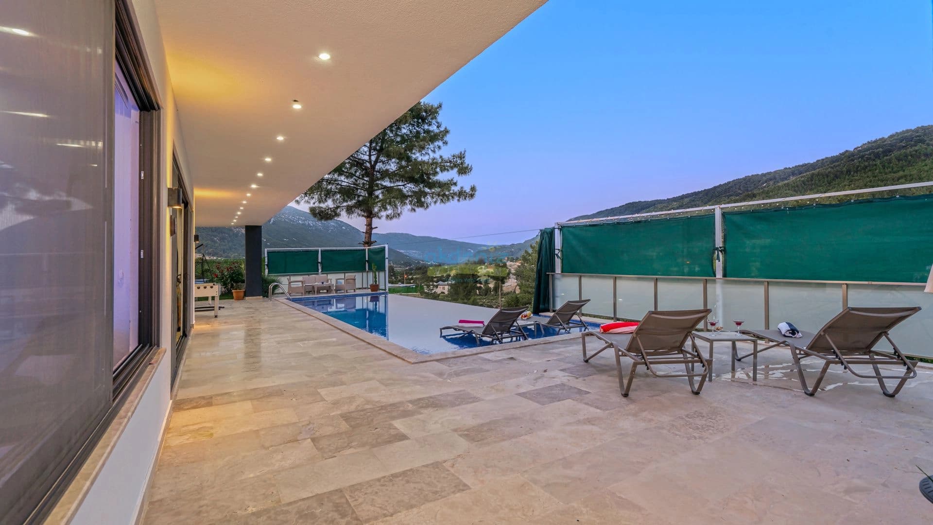 Villa Poruk Çiçeği Korunaklı Havuz 49