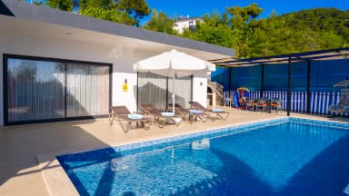 Villa Gökkuşağı Korunaklı Havuz 60