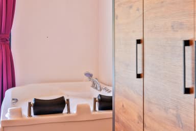 Villa Erisa Korunaklı Havuz 86