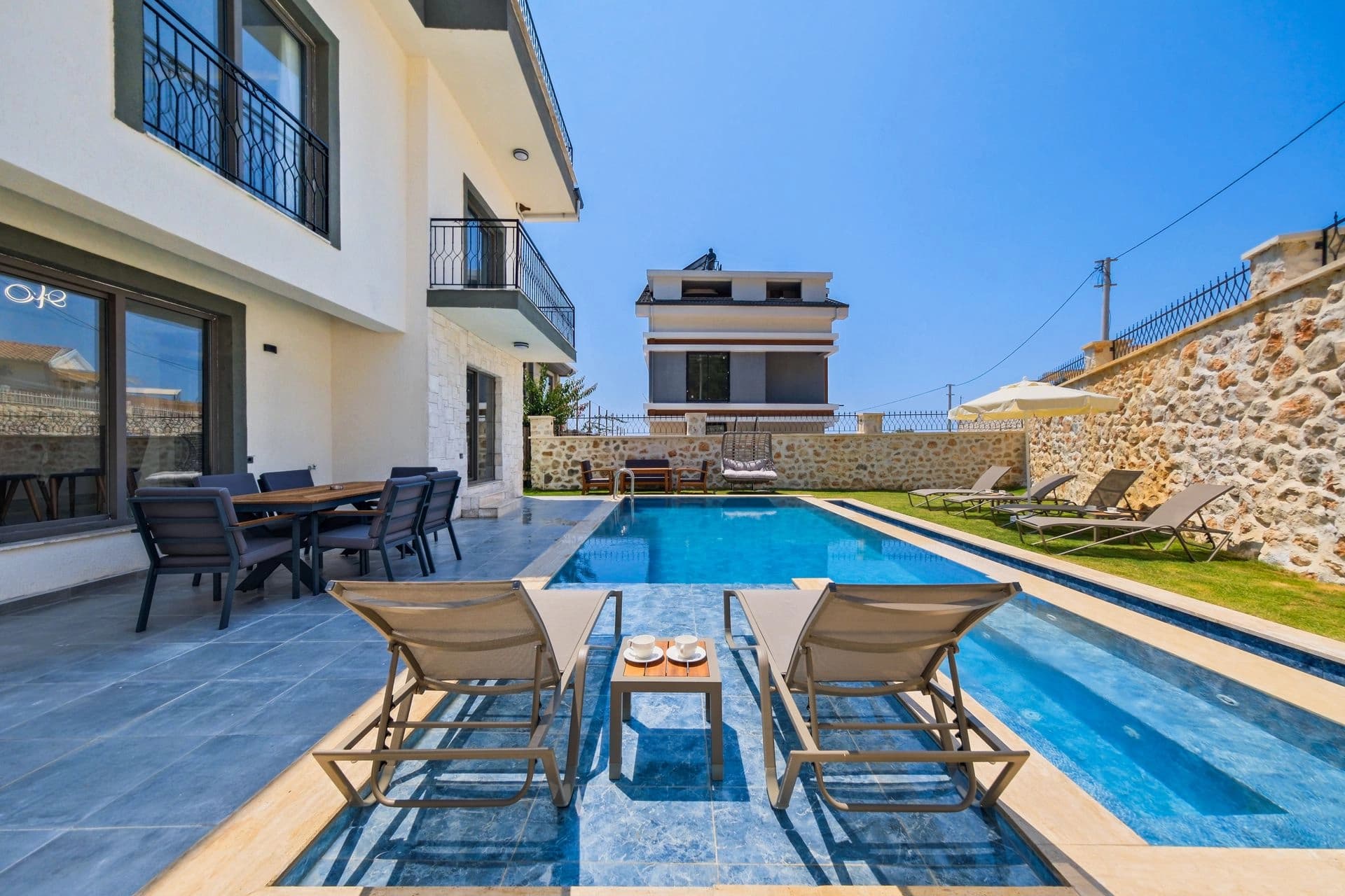 Villa Famose Korunaklı Havuz 43