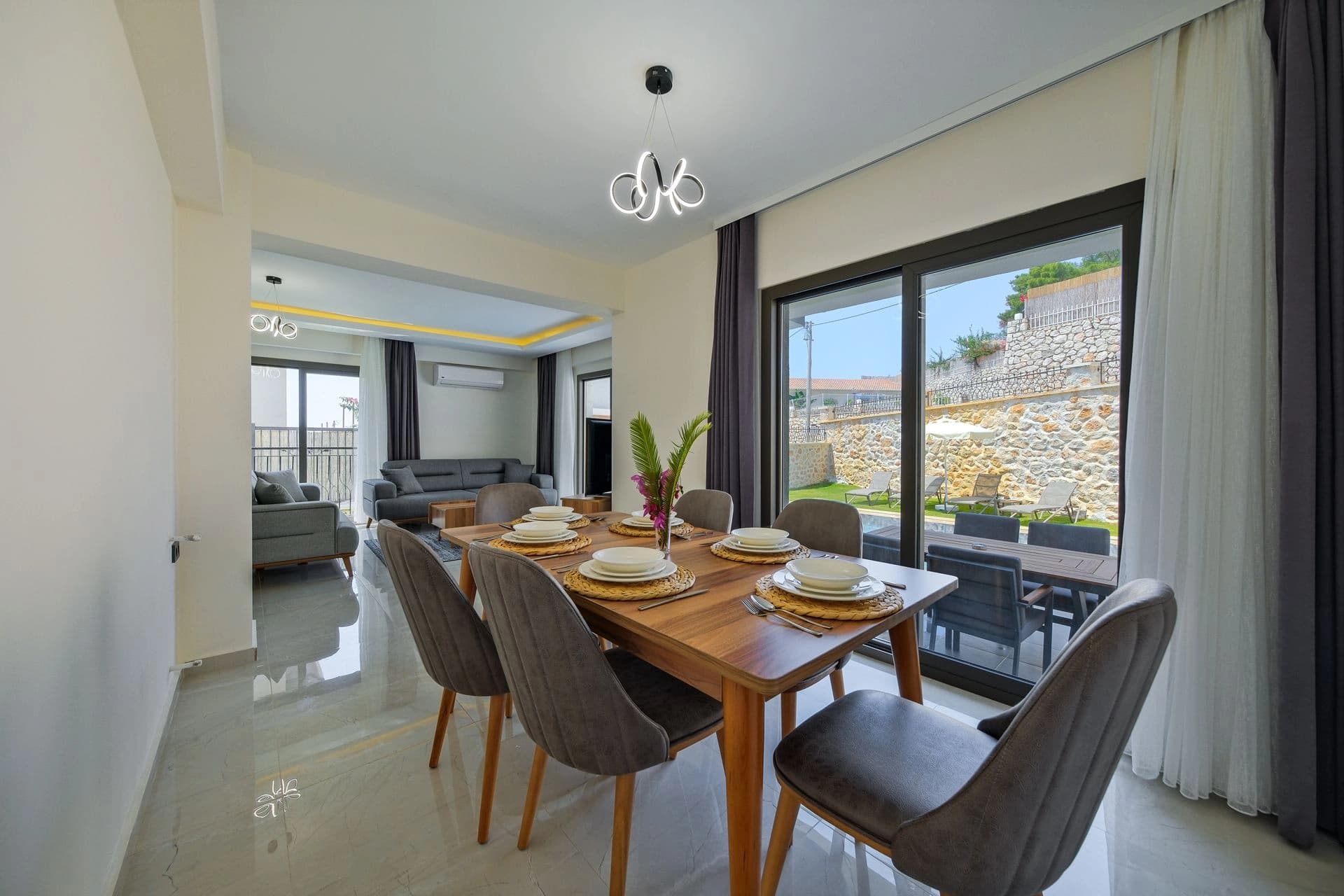 Villa Famose Korunaklı Havuz 23