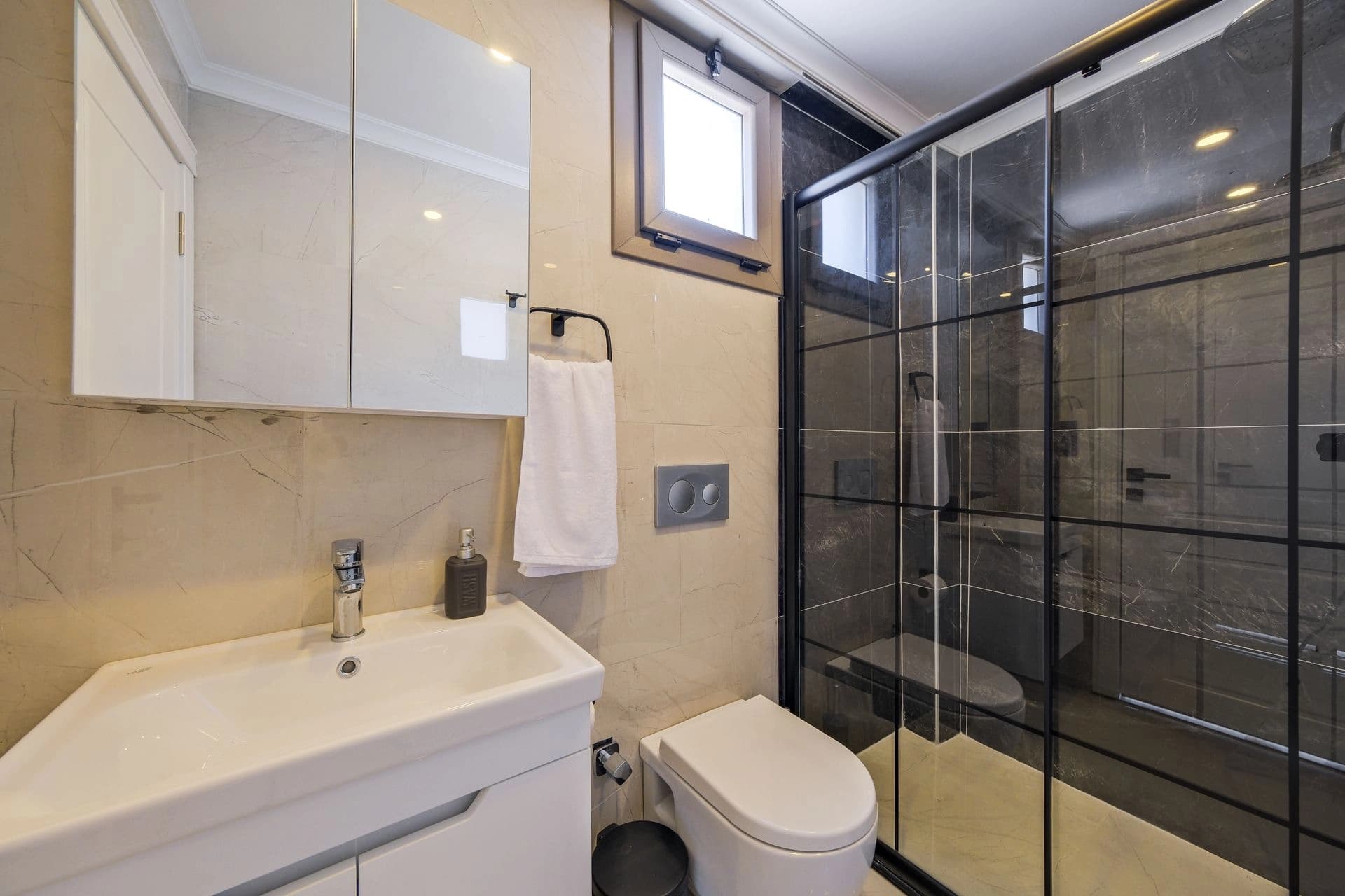 Villa Famose Korunaklı Havuz 79