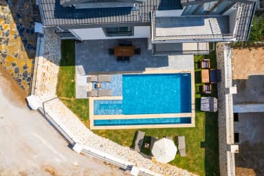 Villa Famose Korunaklı Havuz 85