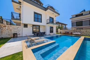 Villa Famose Korunaklı Havuz 29