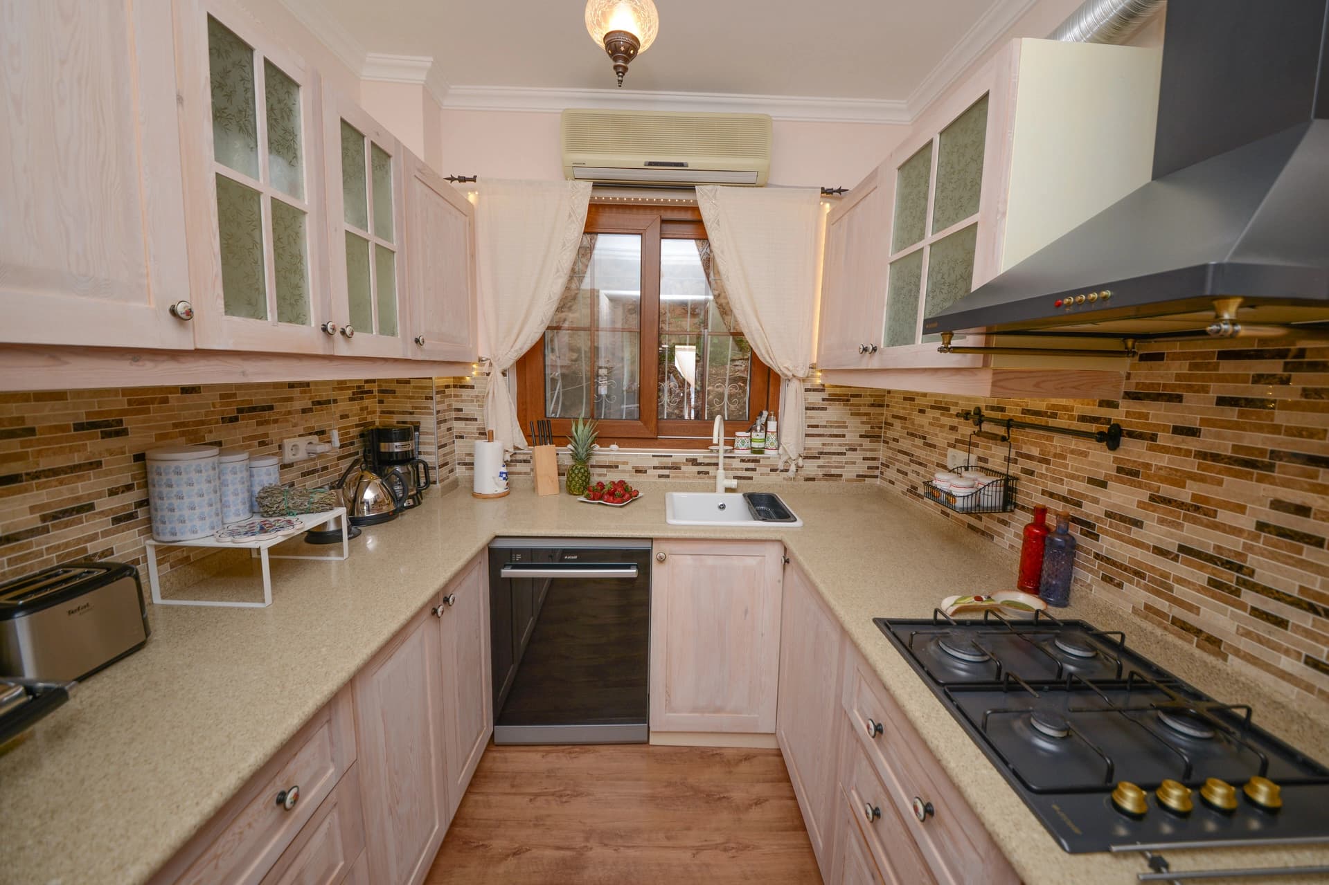 Villa Berat Korunaklı Havuz 84